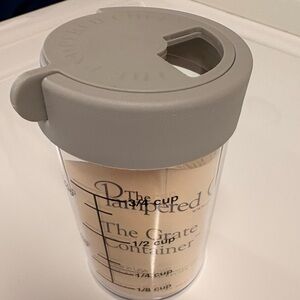 Pampered Chef Grate Container with Gray Lid